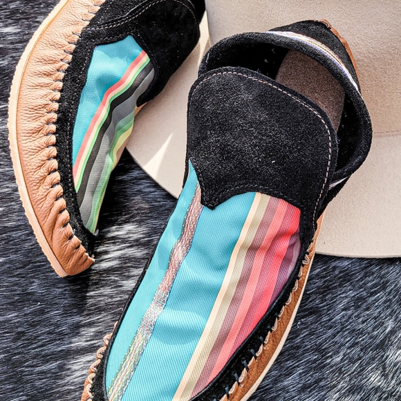 Serape slip on Moccasins - Picture 3 of 3